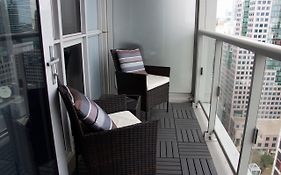 Downtown High-Rise Condo- Cn Tower View